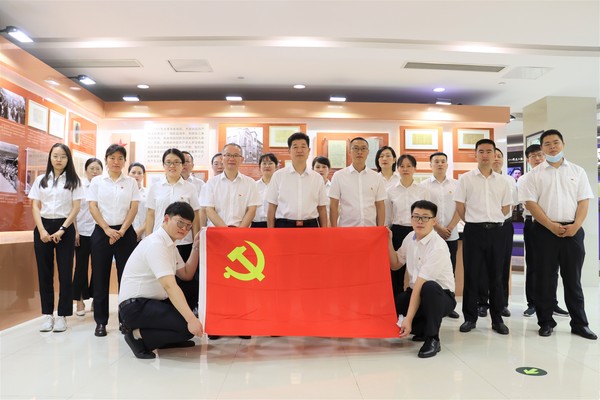 参观档案馆.jpg